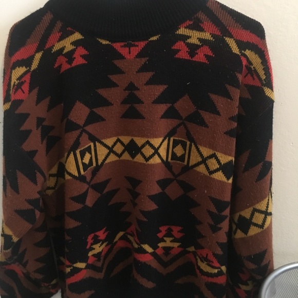 Tribal super comfy sweater - Picture 2 of 3
